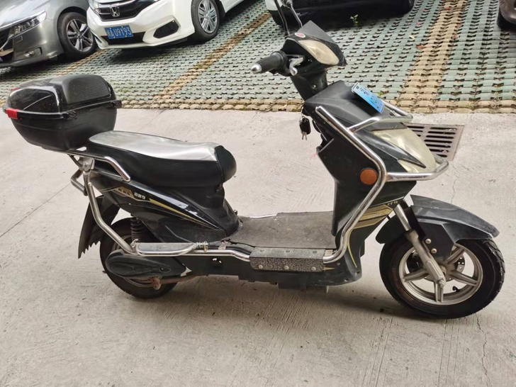 福州蓝牌电动车，台铃5个大电池，电池，轮胎...
