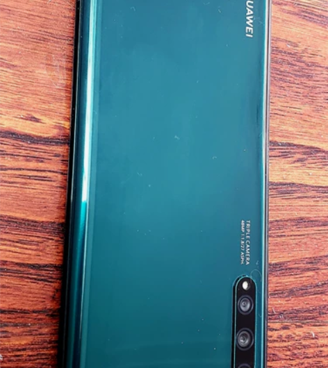 华为畅享10s，女生自用闲置。屏幕换过，有...