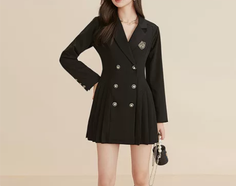 凡兔2022秋季新款撞色金属双排扣西装连衣...