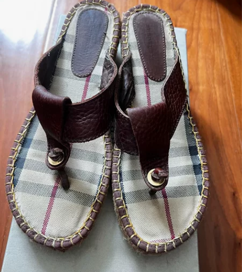 专柜正品！burberry经典格纹凉拖。海...