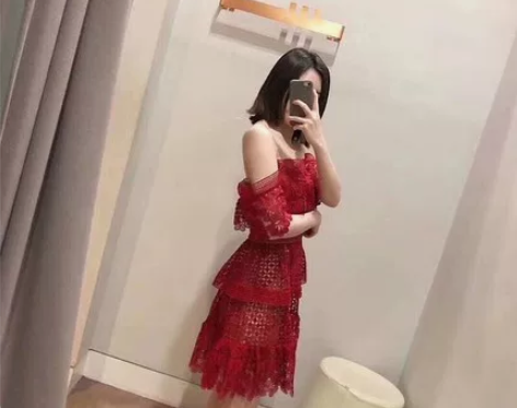 春夏新品SP粉色露肩一字领蕾丝蛋糕裙性感修...