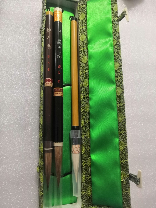 日本赖山阳毛笔。口径1.1cm,出锋4.8...
