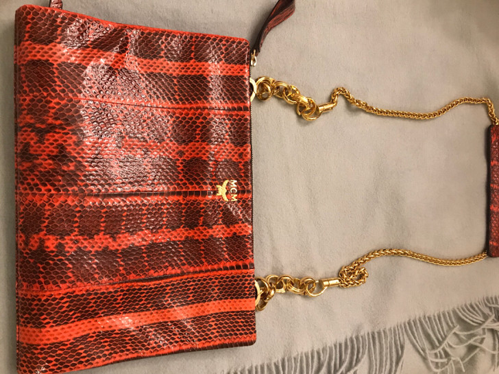 MCM 全新 可背也可做手夹包。