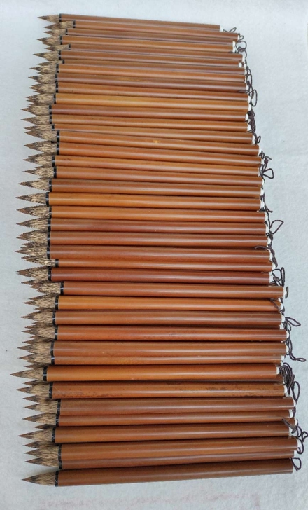 老匠人特制鸡距笔,笔杆是老烤竹杆。此笔具备...