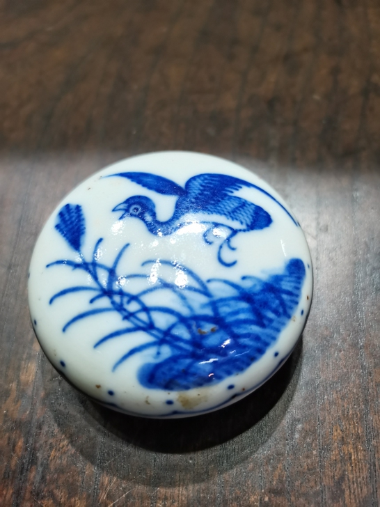晚清青花印泥盒，画工有王步的风格，底有裂上...