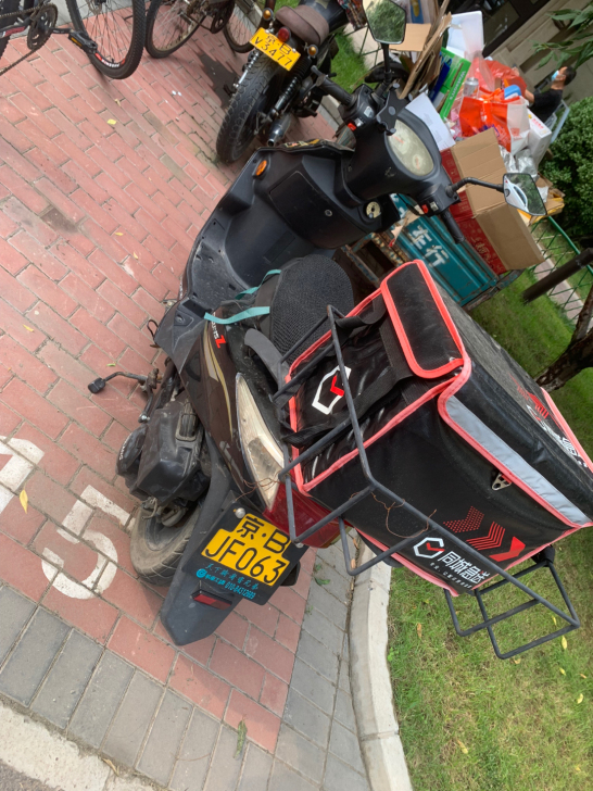 出手一辆摩托车，手续齐全，因为最进想回老家...