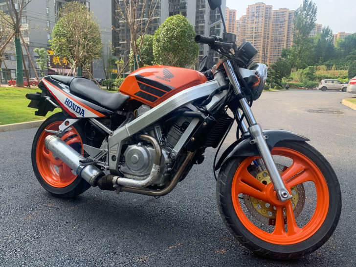 卖个闲置的玩具，V缸400排量的蚂蚁，有需...