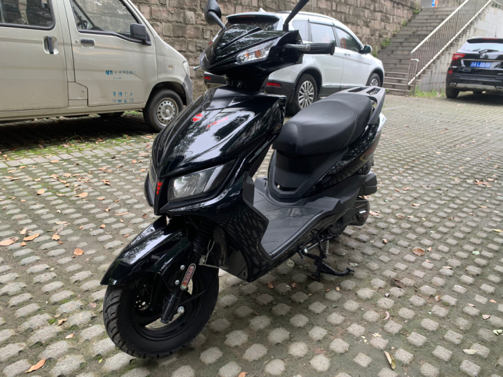 新款125踏板车 摩托车