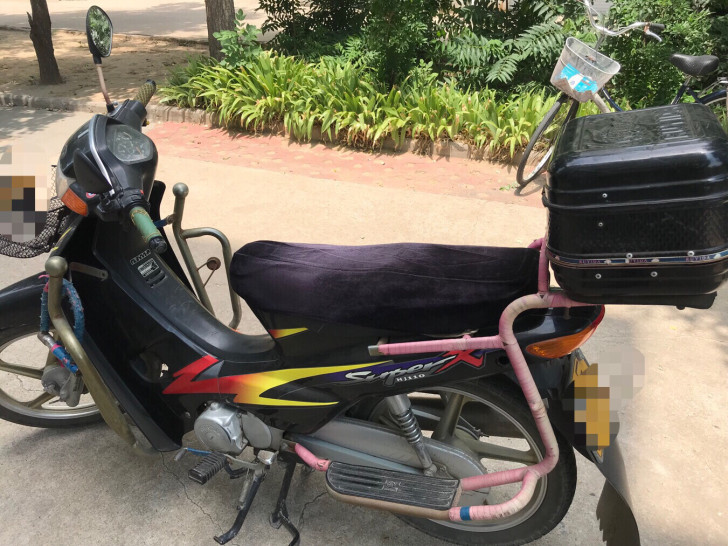 摩托豪爵110新电瓶刚换油