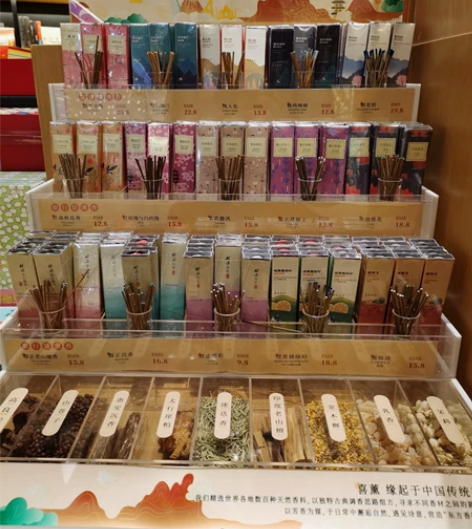 西西弗言几又钟书阁书店倒闭喜熏弘毅斋旅行装...