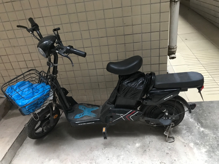 三月买的，原价2800，48v45ah锂电...