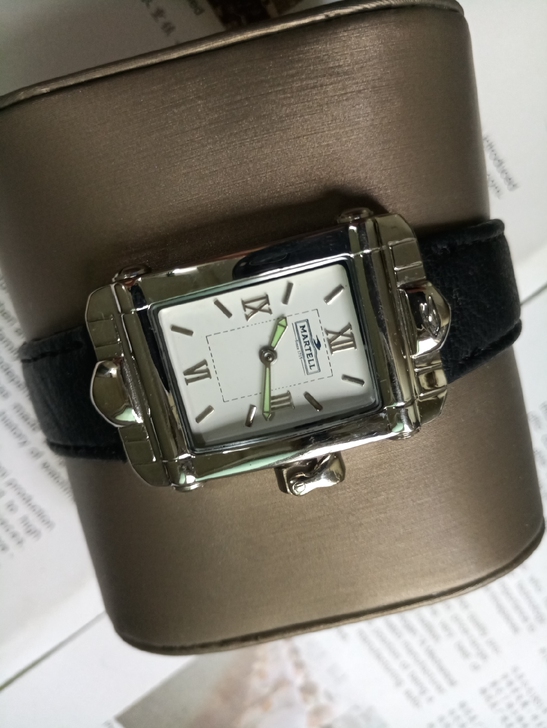 非常漂亮的中古MARTELL纪念石英表精工...