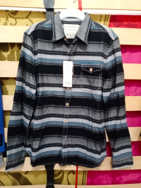 男士休闲衬衫，美邦品牌！码数170－180...