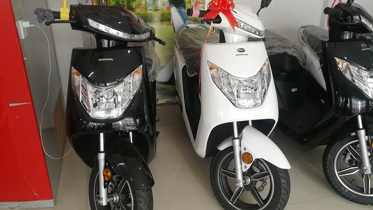 新大洲本田H1电动摩托车,时速可达60码以...