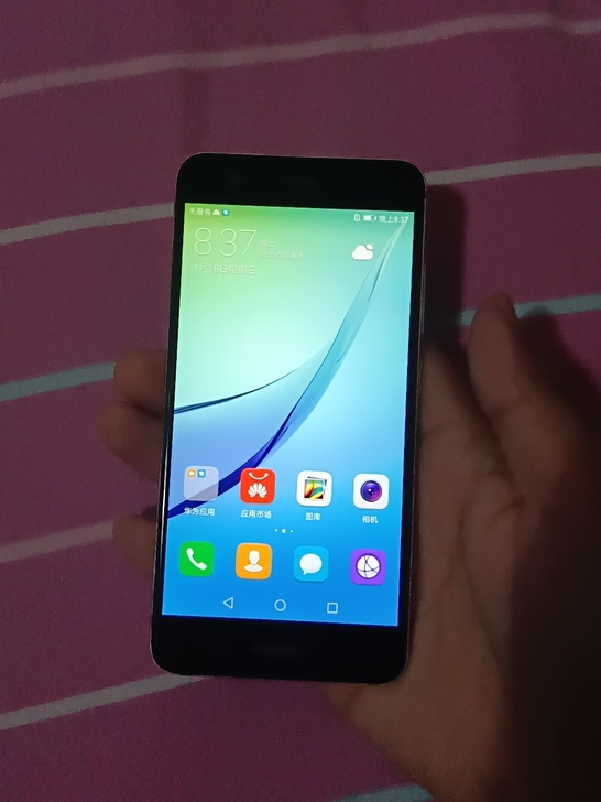 华为nova 配置3加32 成色不错,...