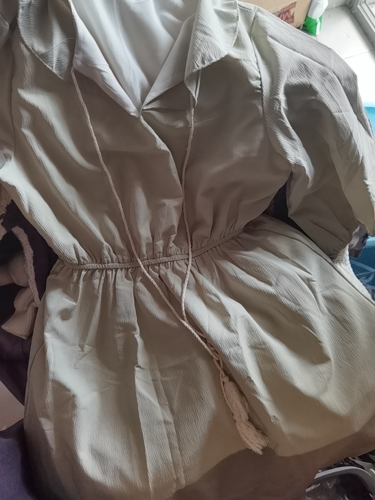 豆沙绿色的裙子