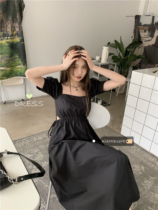 黑色露腰连衣裙