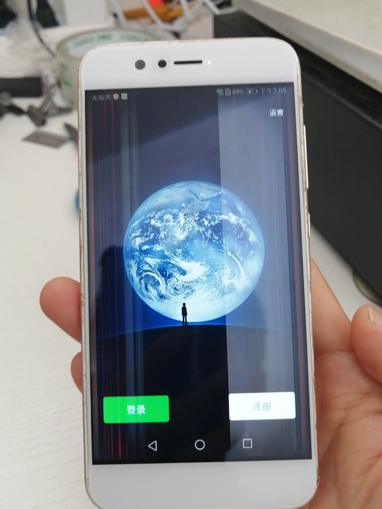 华为nova2 配置是4+64的。屏幕...