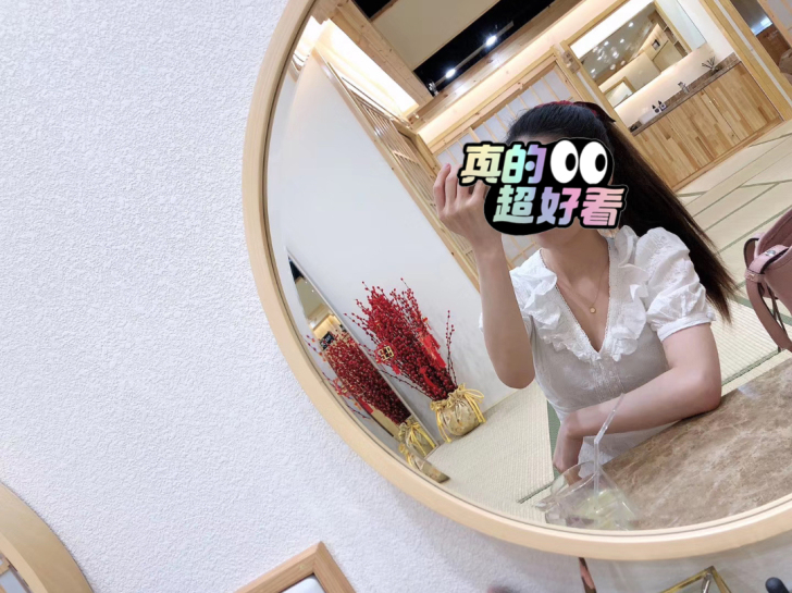 荷叶边白色连衣裙初恋甜