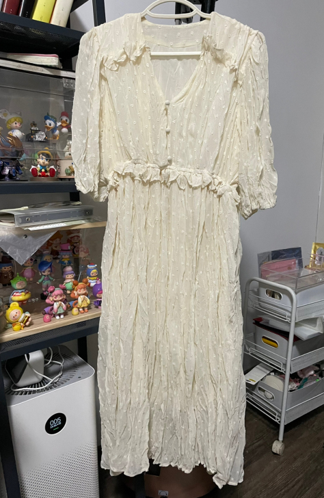 连衣裙均码,实物有重量,两层的很好看