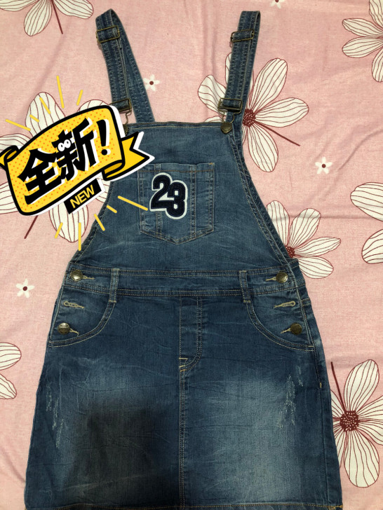 第一条cachecache，背带裙，没穿出...