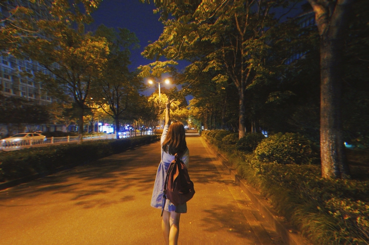 牛仔背带裙,穿一洗一,品牌随便标的