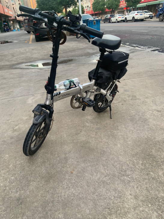 代驾专用电瓶车，买的时候3200，骑了二个...