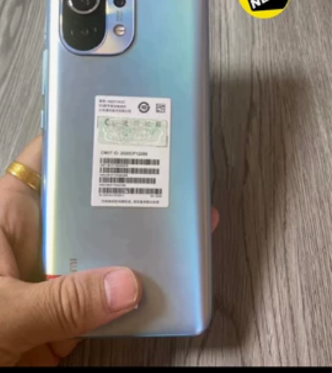 小米11蓝色12+256GB版本，骁龙88...