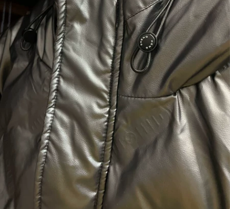 去年7月罗永浩直播间脑热抢的一件男士羽绒服...