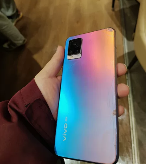 vivo s7 后盖有损，边框有磨损，换过...