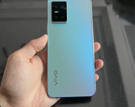 vivo  s10 美女一手机保护的很好。...