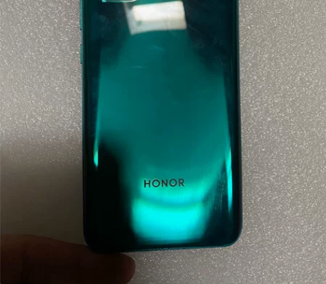 自用荣耀30很爱惜，侧边有轻微掉漆。基本跟...