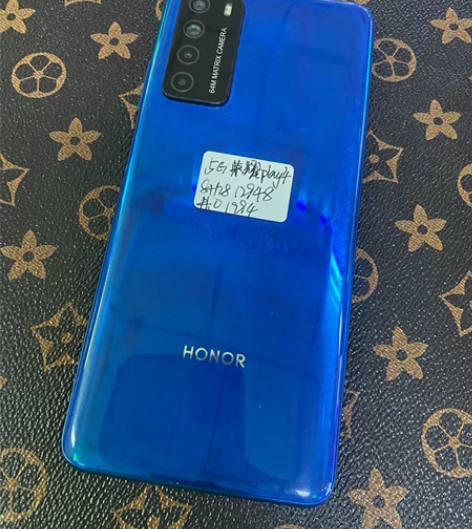 5G手机荣耀play4，8+128G，上网...