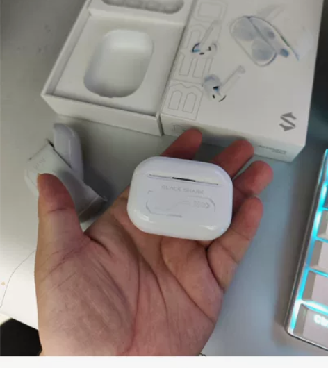 黑鲨凤鸣降噪耳机 有官方的硅胶耳机套箱说全...