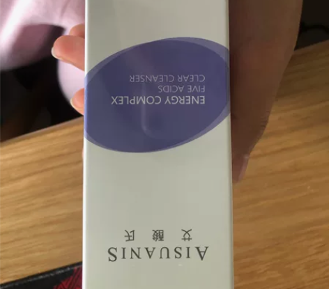 露露黄了直播间买的两支艾酸式五酸洁面，出一...