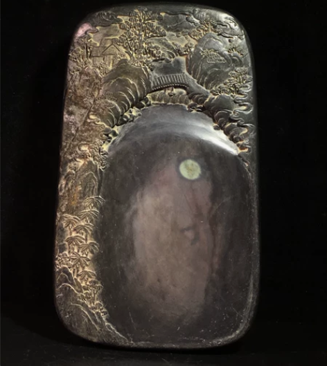 旧藏端砚 湖光山色，石料上乘，质地细腻，略...