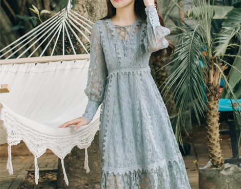 公主裙。蕾丝和金属线编织的，很贵气，颜色也...