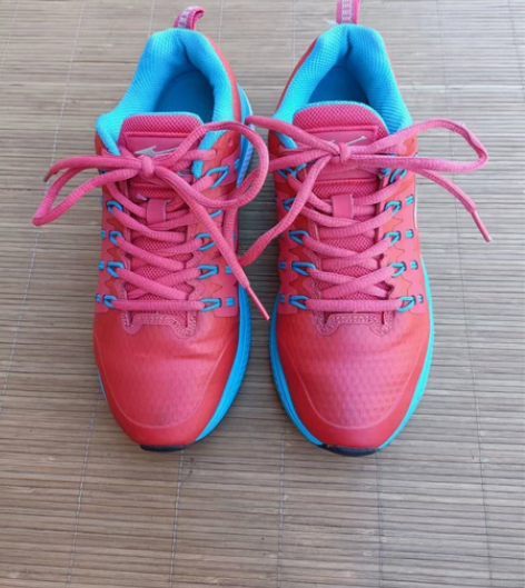 二手鸿星尔克36码，女士运动鞋 鞋子保证正...
