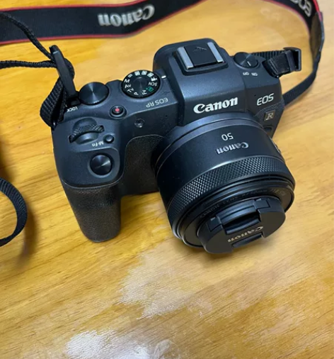 佳能RP  九九新，  微单，配有两电两充...