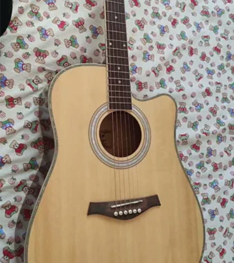 吉他买来学习没学会就放着了，很新，有需要就...