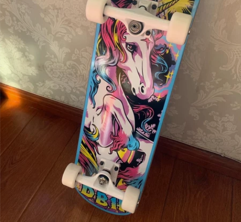 DBH滑板 9.5新 买回来在客厅溜了两圈...