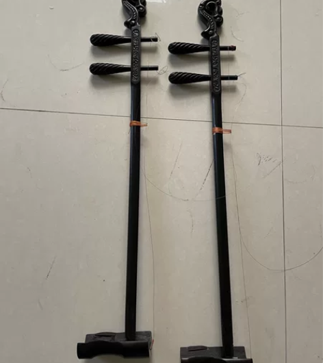 两把相思龙黑檀木琴杆，二胡越胡通用。标价为...