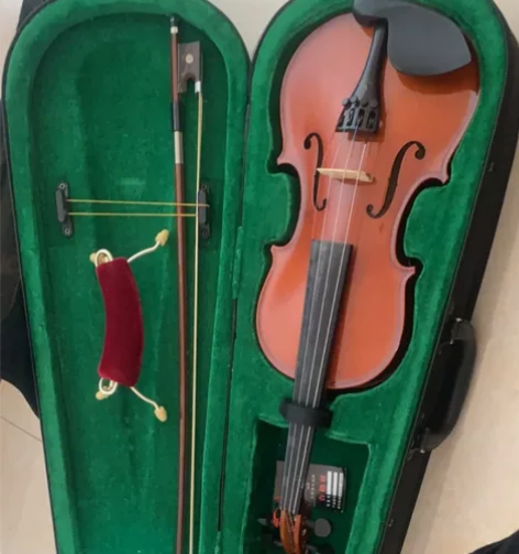 经典红锦小提琴,不退不换有需要的联系,送琴...