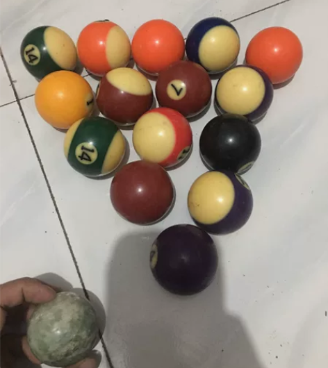 台球，高级水晶球，带玉器球一个，看上了拍，...