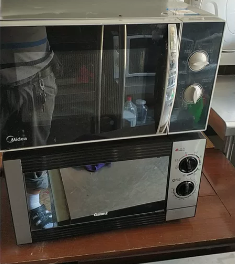 本人长年出售，美的，格兰仕，微波炉八九成新...