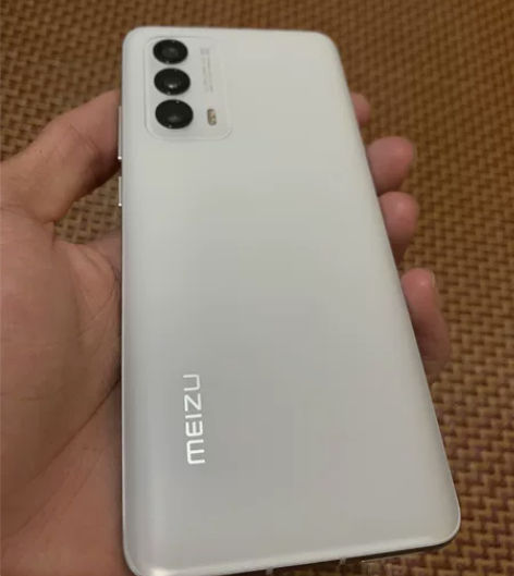 魅族18s  8+128 踏雪 屏幕无划痕...