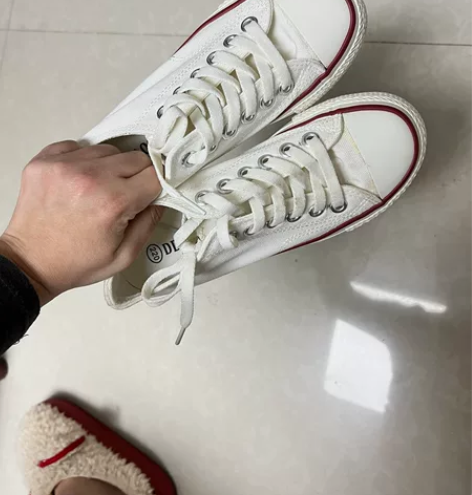 白色帆布鞋，鞋跟高4厘米（自带内增）34号...