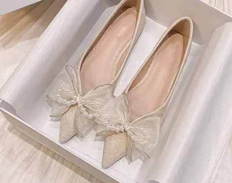 尖头蝴蝶结平底单鞋 仅试穿  这款35对我...