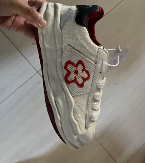 贝壳头帆布鞋，全新，标着38码，我穿小了，...