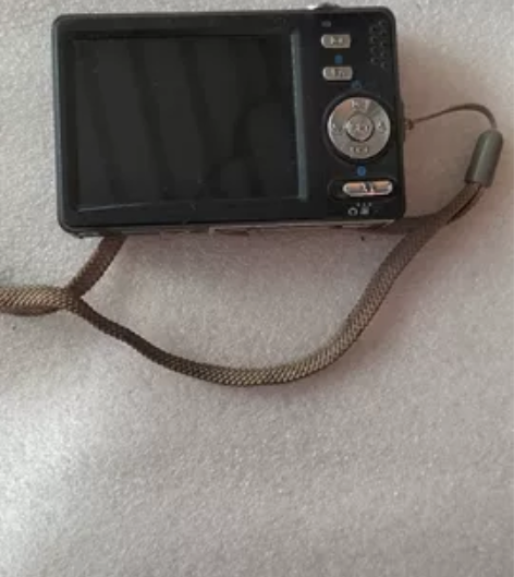 爱国者DC-T1268相机，成色如图，没电...